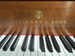 スタインウェイ３